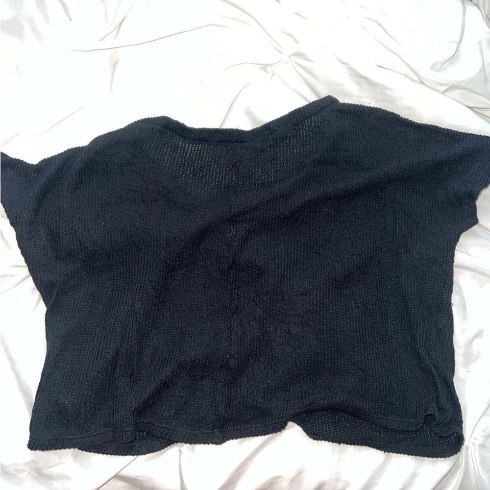 Black knit cropped tee